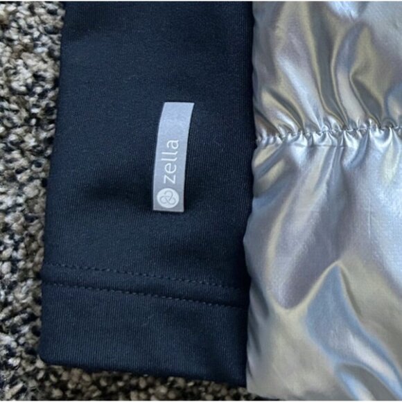 Zella Silver Metallic Puffer Vest With Hood Girl Size L 10/12 - Picture 6 of 6